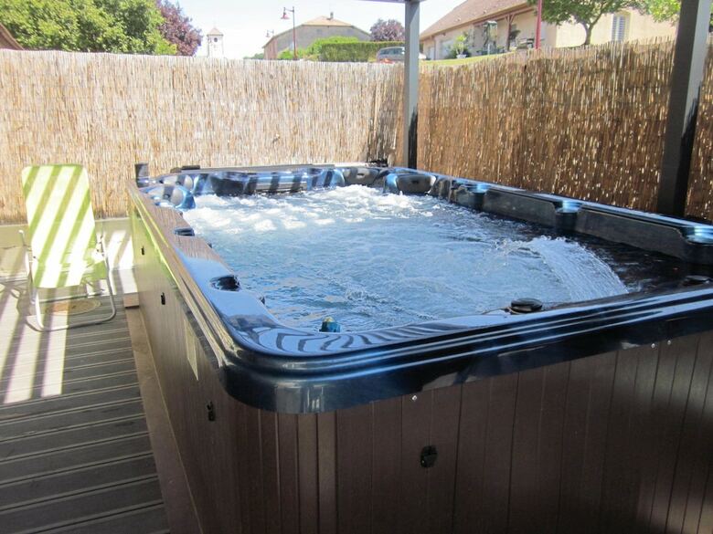 Hotel Chambres Dans Maison de Vacances Avec Spa Ext�rieur