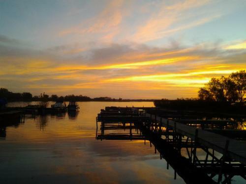 Stoneburg Cove Resort