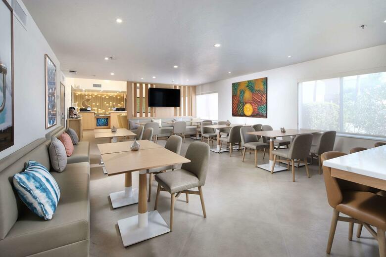 Hotel Comfort Suites At Tucson Mall