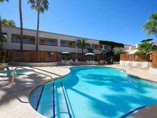 Hotel Ramada Inn & Suites Foothills
