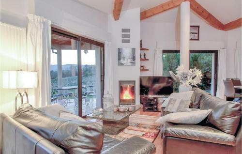 Four-bedroom Holiday Home In Chatillon En Diois
