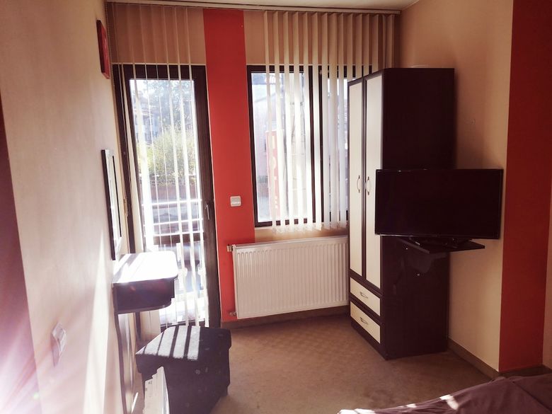 Riskyoff Hotel