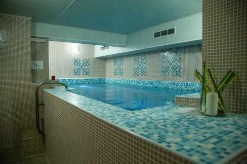 Hotel Emaly Green