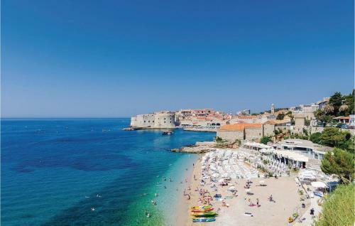 Three-bedroom Holiday Home In Brotnice