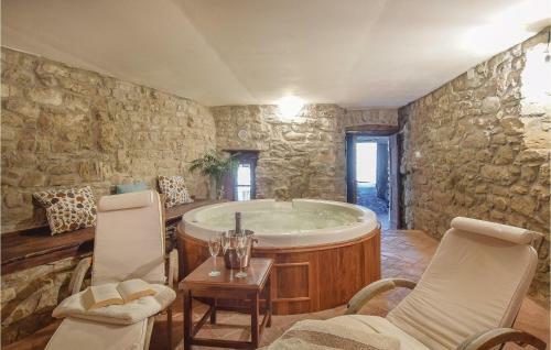 One-bedroom Holiday Home In Comano (Ms)