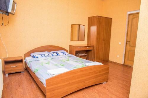Hostal Lastochka Guest House