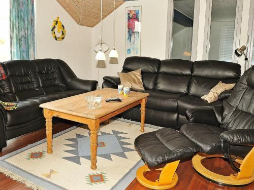 Four-bedroom Holiday Home In Henne 10