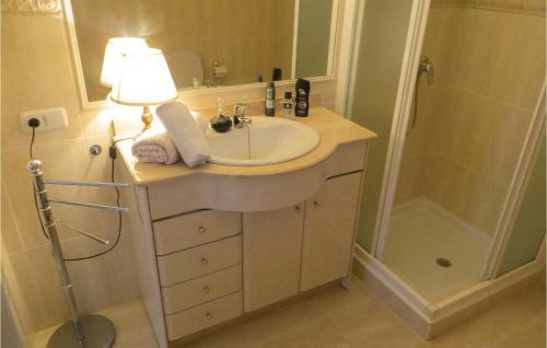 Three-bedroom Holiday Home In Benferri