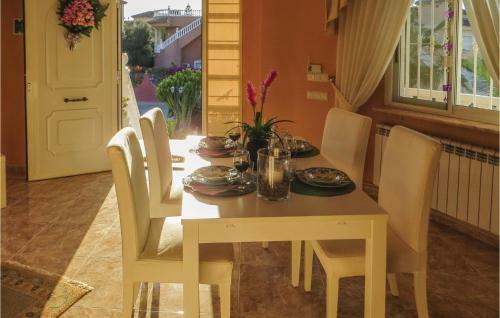 Three-bedroom Holiday Home In Benferri