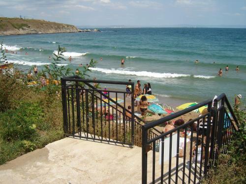 Hostal Villa Lazuren Bryag 2
