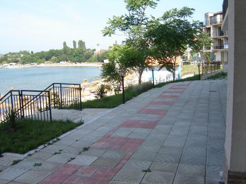 Hostal Villa Lazuren Bryag 2