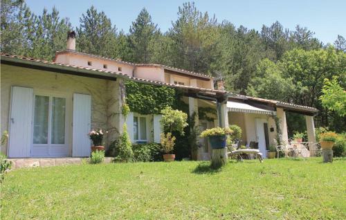 Three-bedroom Holiday Home In Eyguians