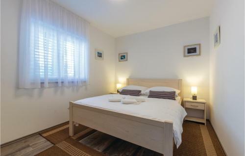Seven-bedroom Holiday Home In Cacvina