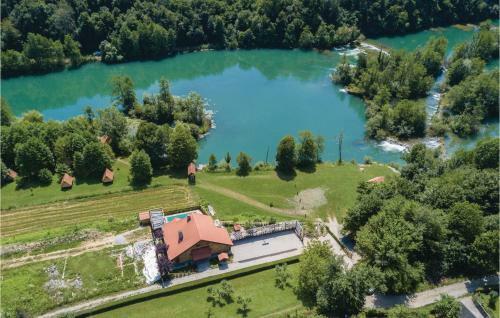 Three-bedroom Holiday Home In Gornji Zvecaj