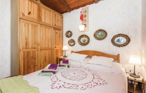 Two-bedroom Holiday Home In Trosmarija