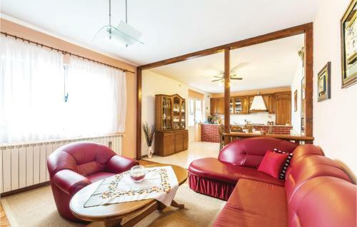 Four-bedroom Holiday Home In Benkovac