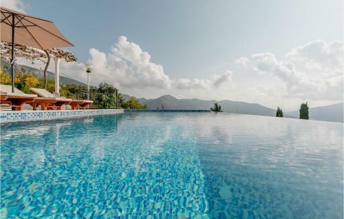 Two-bedroom Holiday Home In Herceg Novi