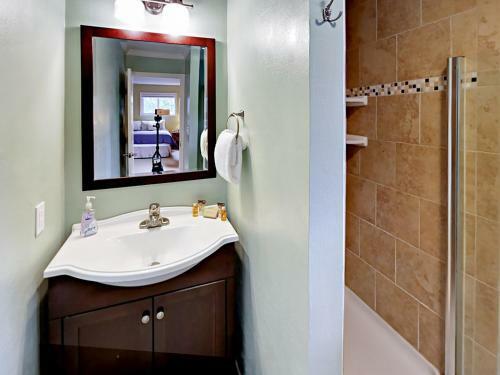 474 Capri Dr Home