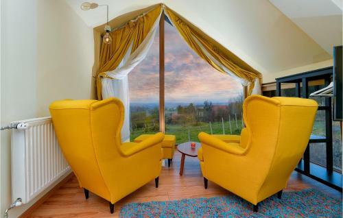 Three-bedroom Holiday Home In Dragoslavec