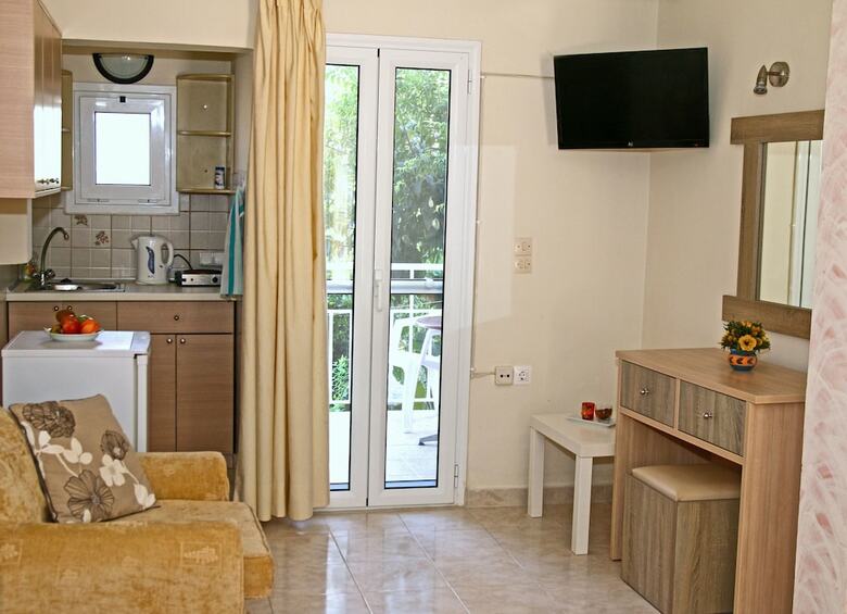 Santa Barbara Lakis Apartments