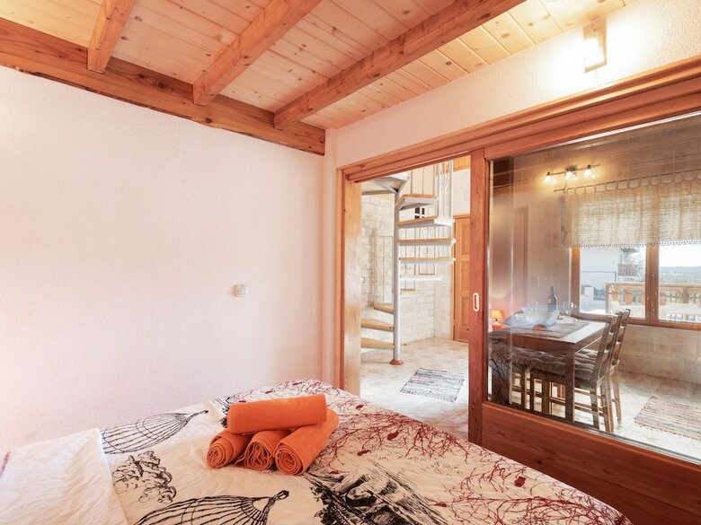 Pleasant Holiday Home In Pola?a With Swimming Pool