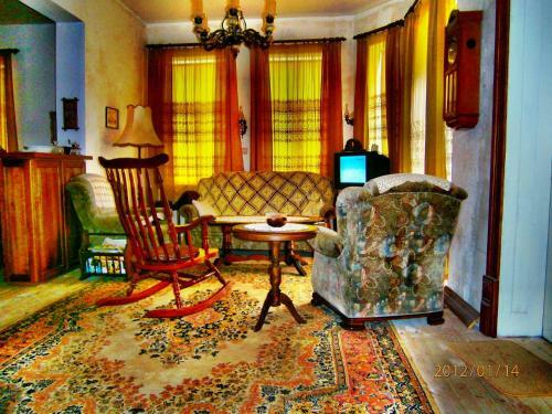 Hostal Retro - 19th Century Guest House