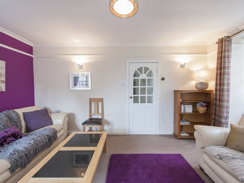 Modern Apartment In Edinburgh Near Edinburgh Castle