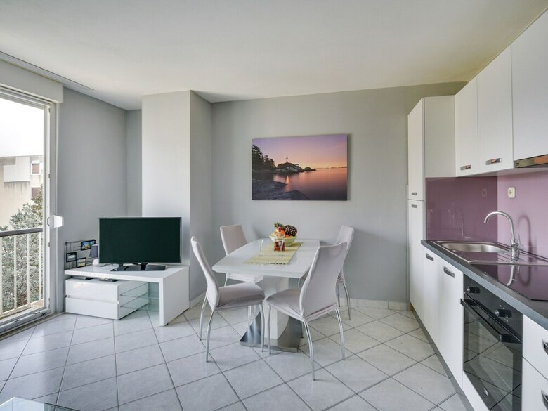 Homely Apartment In Split Near The Sea