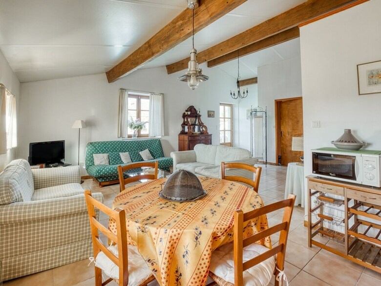 Elegant Holiday Home In Montpezat-de-quercy With Barbecue