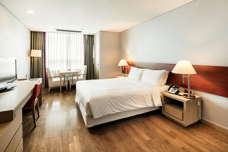 Ramada Hotels & Suites Seoul Namdaemun