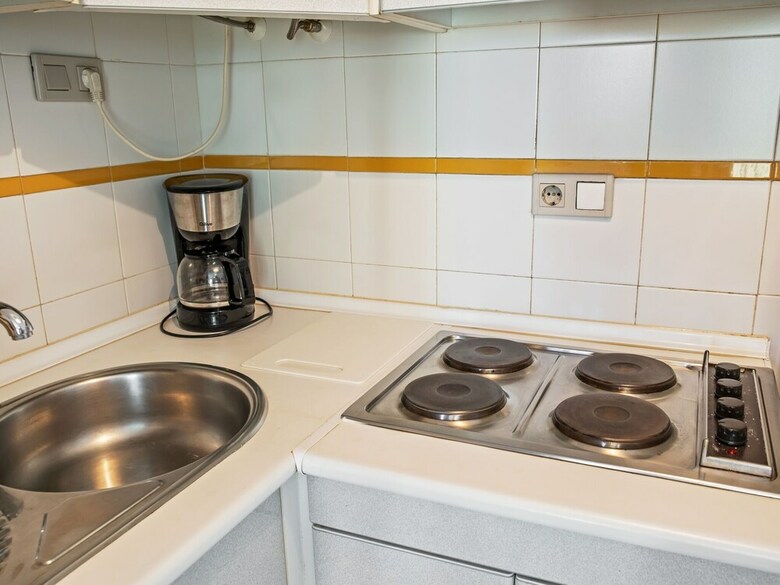 Cozy Apartment In Torrevieja With Balcony