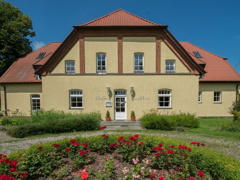 Comfortable Apartment In Rerik With Garden