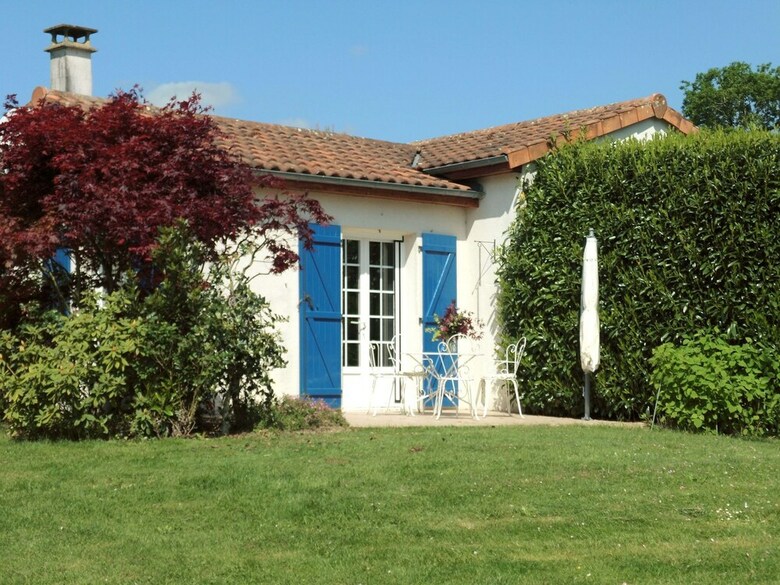Detached Villa With Large Garden Near Beautiful Golf Course