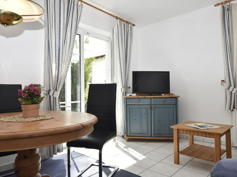 Spacious Apartment In Zingst Germany With Garden