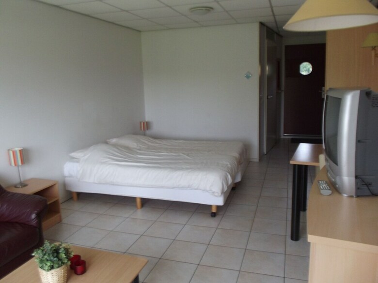 Cozy Studio With A Bath And Terrace, Located In Friesland