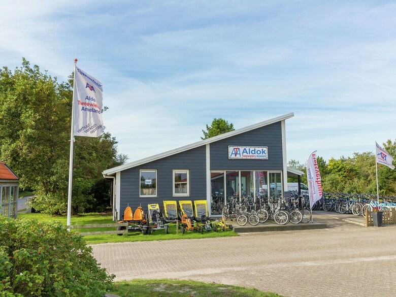 Modern Lodge With Two Bath Rooms, At 1.5 Km. From The Beach