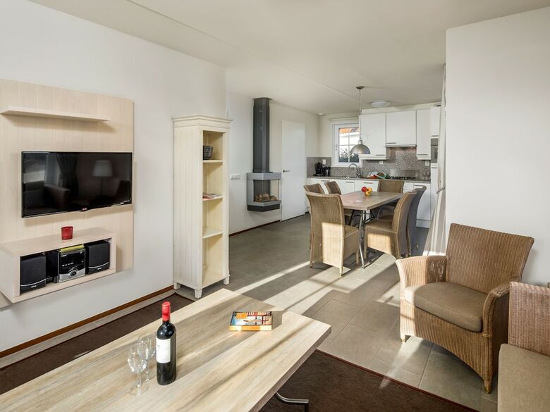 Detached Villa With Dishwasher, 400 M. From The Beach