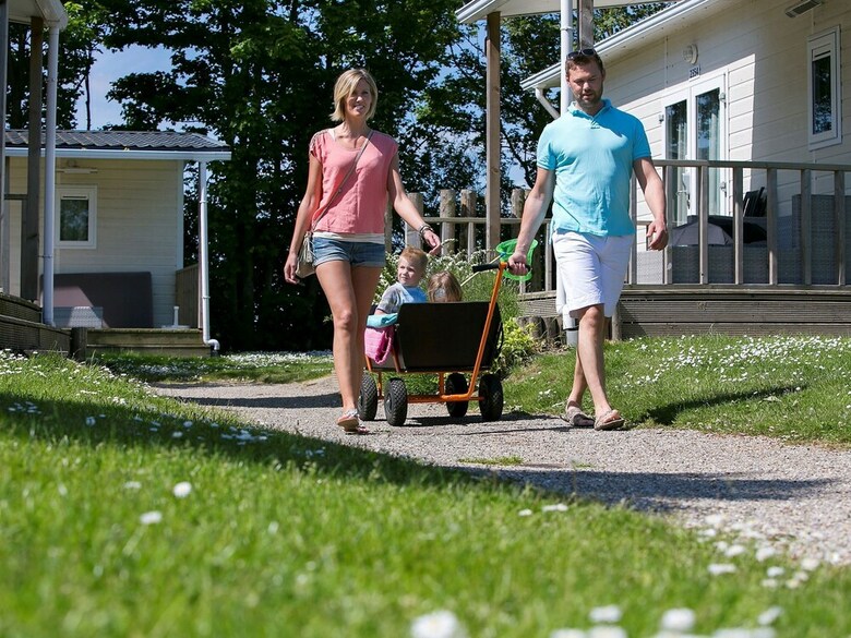 Restyled Bungalow With Dishwasher, Beach At Walking Distance