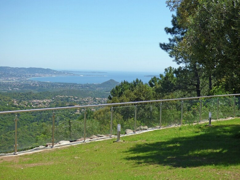 Uxurious Villa In Fr�jus With Heated Pool & Panoramic View