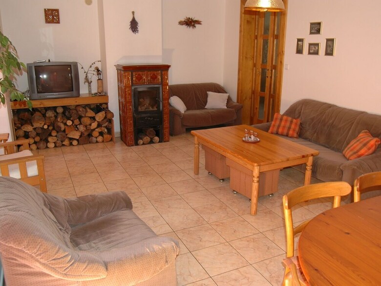 Comfortable, Spacious Villa With Landscaped Garden And Large Terrace