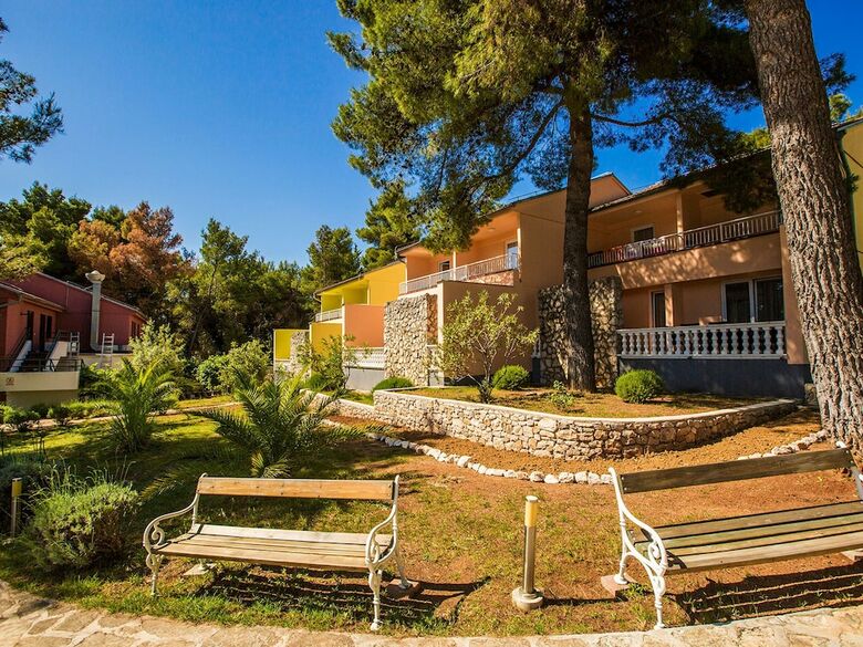 Apartment With Sea View And Ac, 12km From Sibenik