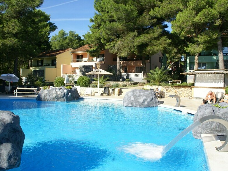Well-kept Apartment With AC Just 12km From Sibenik