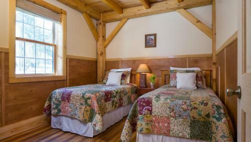 Lodge Robert Frost Mountain Cabins