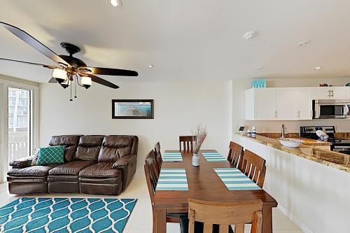 Apartamento 6300 Padre Blvd Condo Unit 877