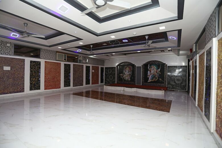 Hotel Oyo 18346 Glorify Stay2