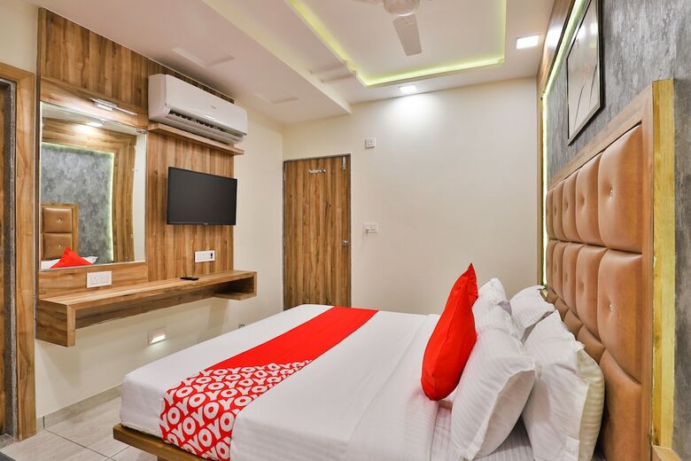 Oyo 24444 Hotel Rudrax