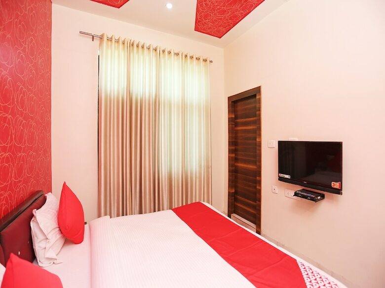 Oyo 17066 Hotel Pushpa Palace