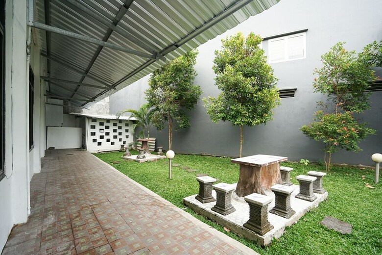 Hostal Oyo 511 Grace Residence