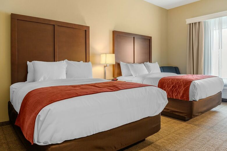 Hotel Comfort Inn & Suites