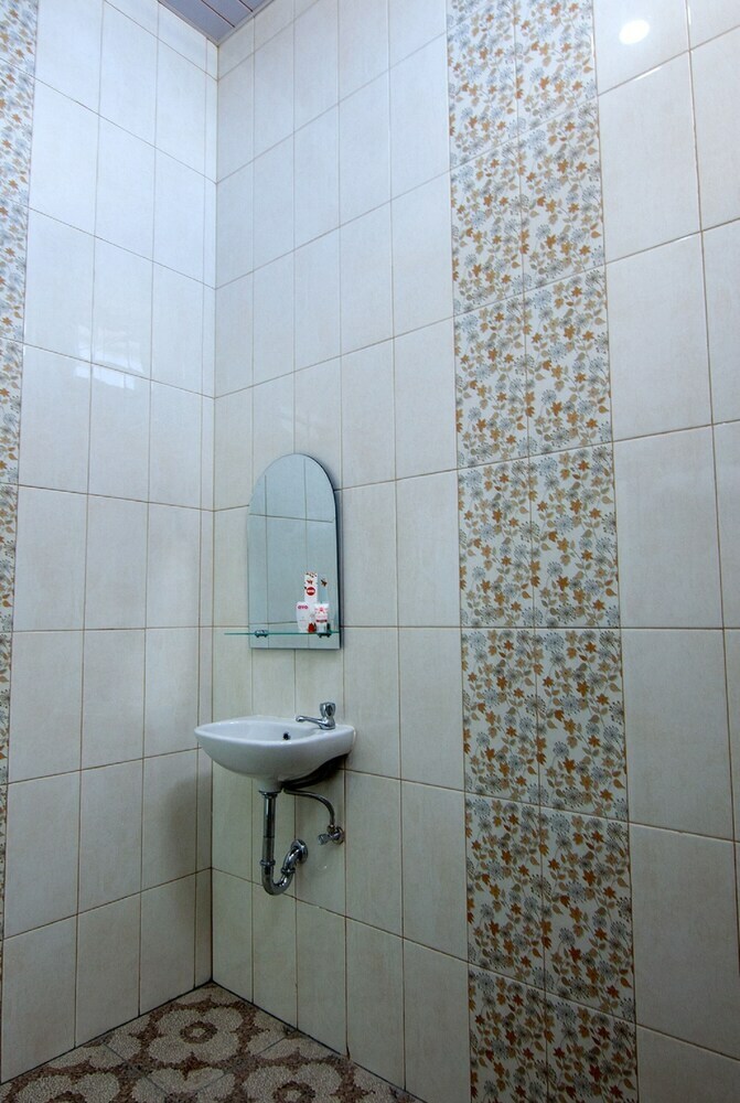 Capital O 540 Esther Hotel